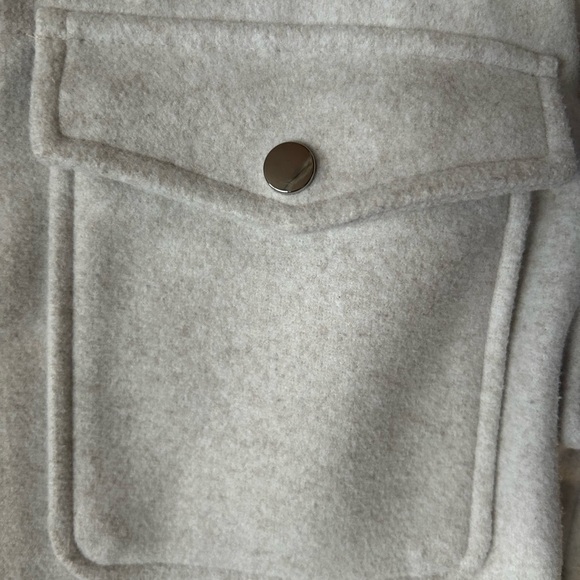 Zara Soft Overshirt. Oversized Metal Snap Front Closure. - Picture 3 of 8